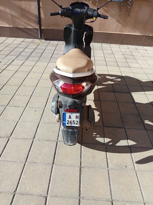 Продавам Скутер Пежо кисби