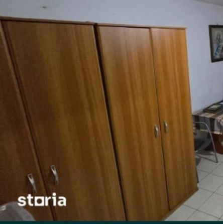 vand șifoniere și birouri