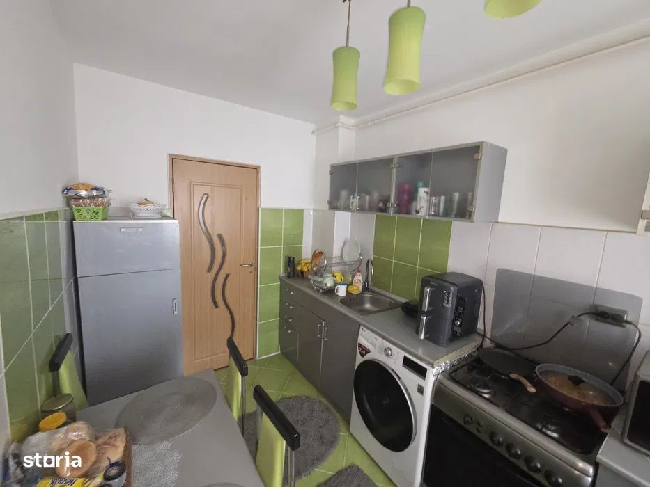 Apartament cu 2 camere, decomandat, parcare, zona Eroilor