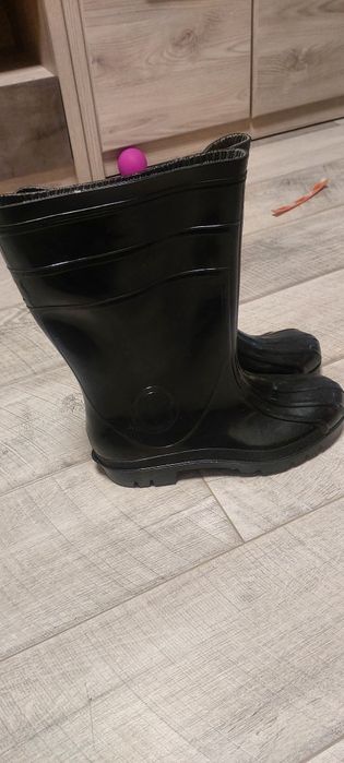 Срочно продам мужские сапоги