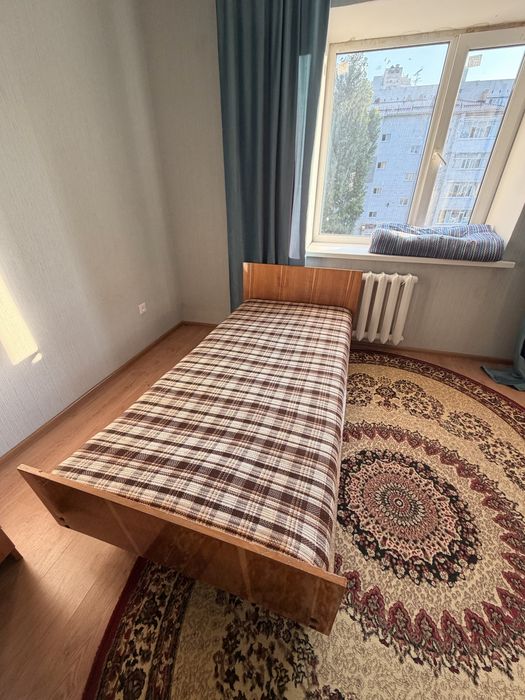 Кровать  1,5 с матрасом