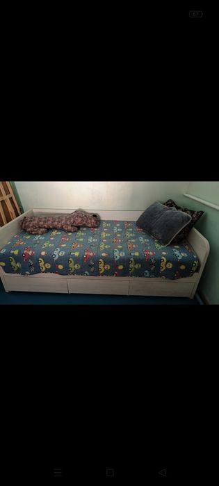 Продам кровать с матрасом