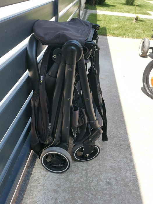 Carucior usor si compact Hauck