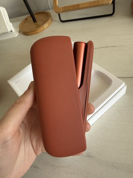 Iqos iluma i Vivid Terracotta