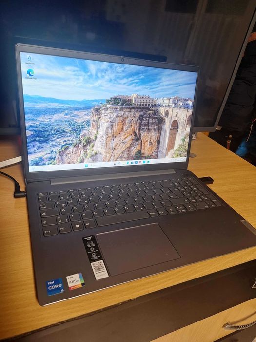 Laptop Lenovo IdeaPad 3 – i5 Generația 11, 8GB RAM, 500GB SSD, Win 11