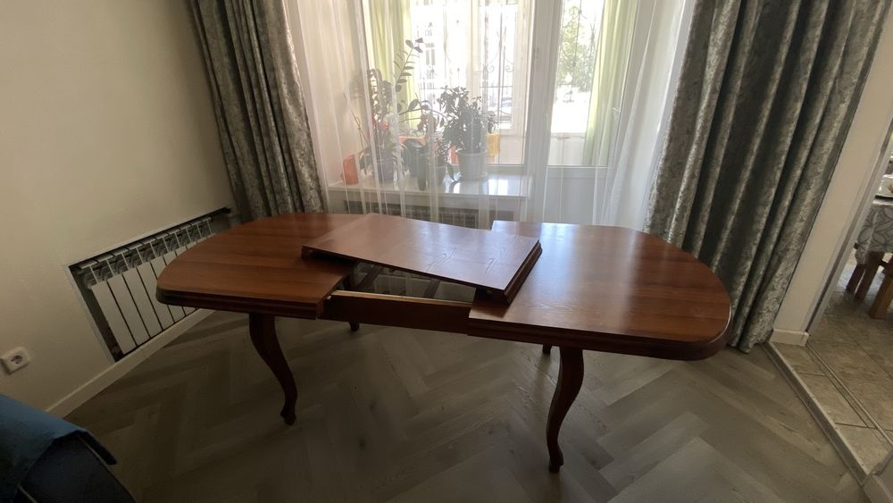 Продам обеденный стол