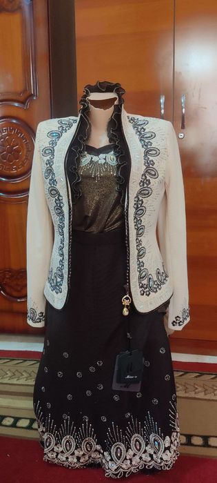 Ayollar kastyum yubka kofta troykas