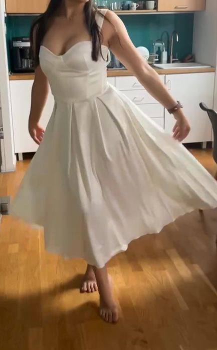 Vand rochita alba NOUA