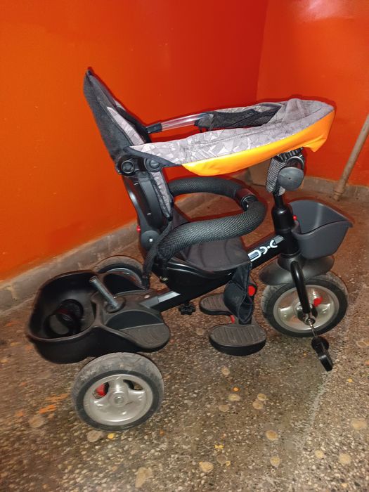 Детско колело с три гуми и дръжка за бутане