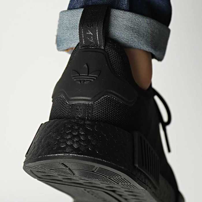 Оригинални маратонки * ADIDAS NMD R1 * EU 38 2/3