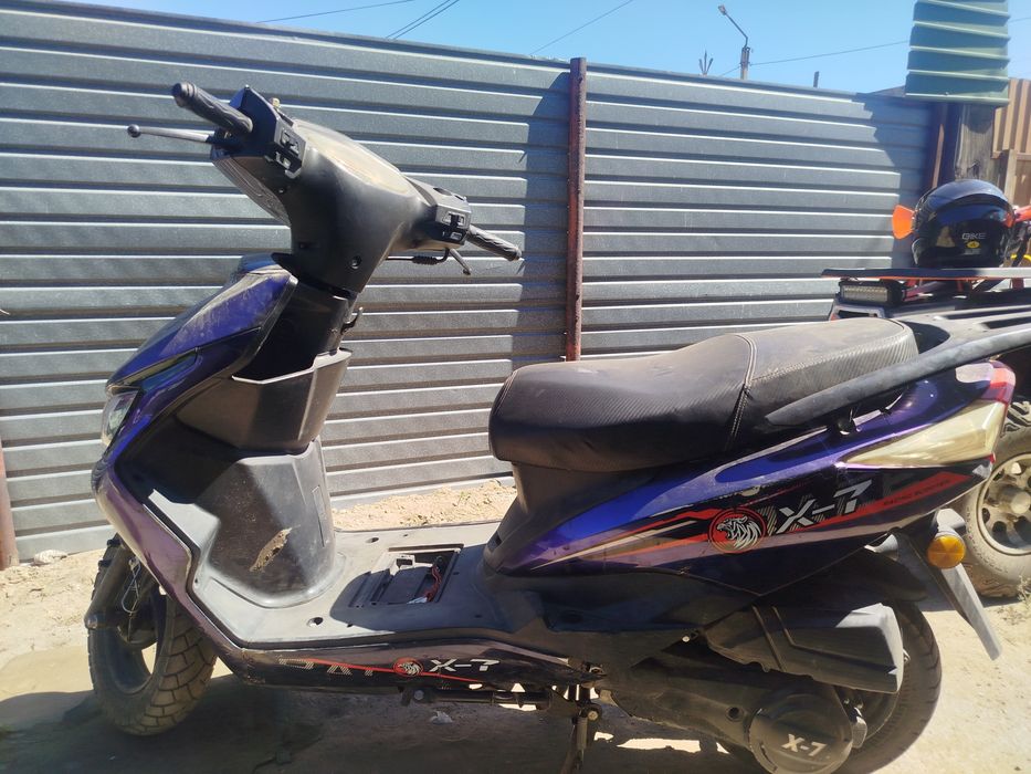 Продам скутер  x7