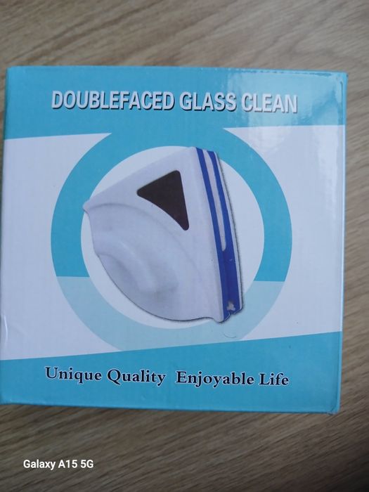 Малък уред за почистване на стъкла