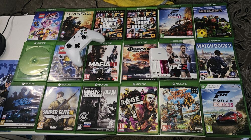 Xbox oneS продам приставку с дисками