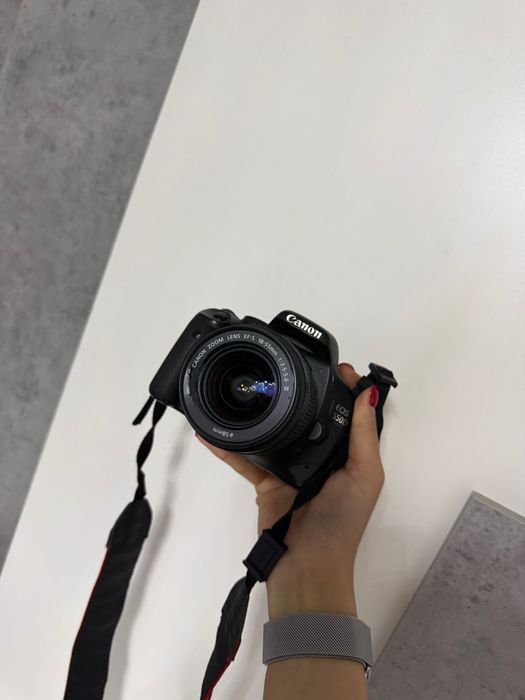 Canon EOS 550D с объективом Canon EF-S 18–55m