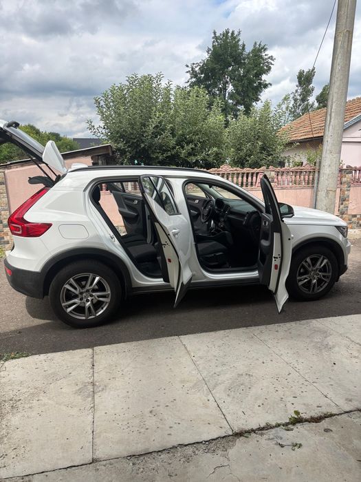 VOLVO XC40 2021 — imagine 3