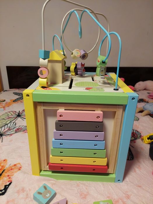 Vând cub activități varianta mare 30/30 cm ofer cadou cuburi moi bebe.