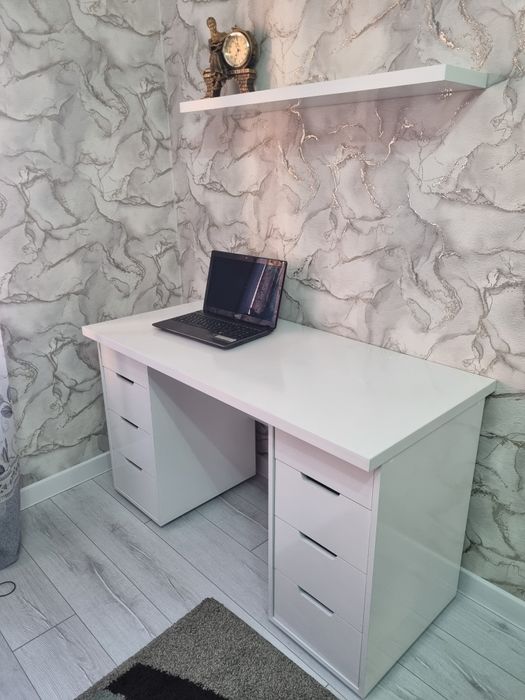 Столы для офиса или учебы