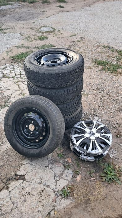 Продам шипованые шины с дисками