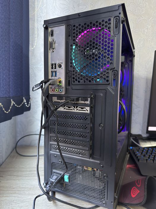 Продавам гейминг компютър !