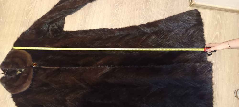 Haină lungă din vizon natural – lucrată manual, stare foarte bună