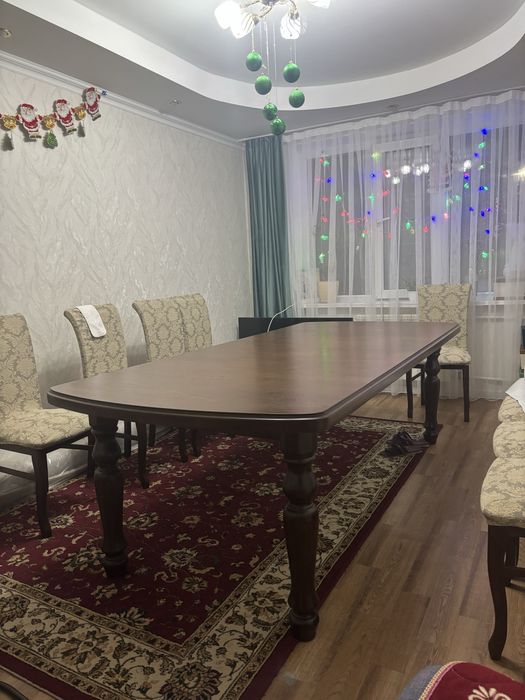 Продам стол обеденный