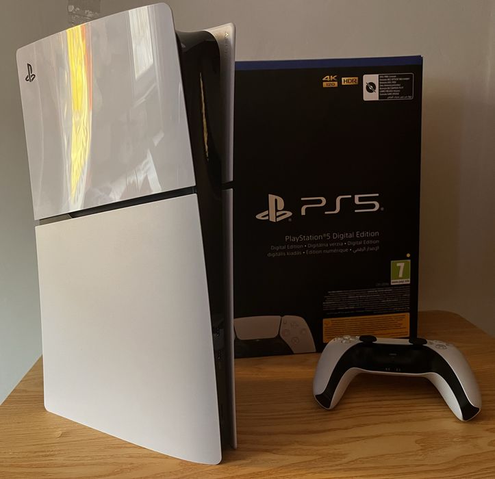 PS5 Digital Edition 1Tb + controller + cutie, ca nou