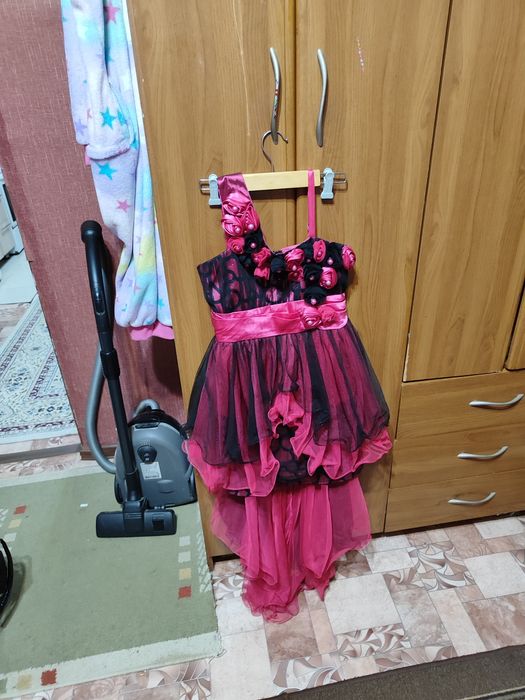 Продается красивое платье на девочку