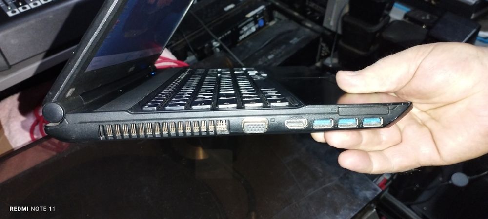 Laptop FUJITSU cu I3 si 8 G RAM