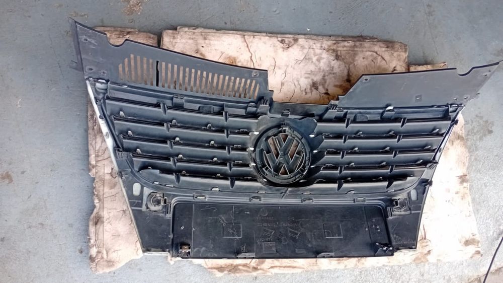 Решетка радиатора Volkswagen Passat B6