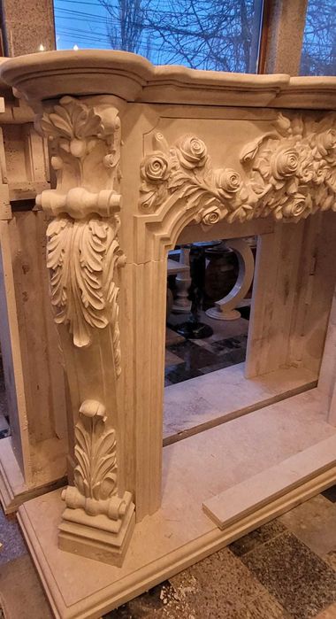 Masca semineu din marmura