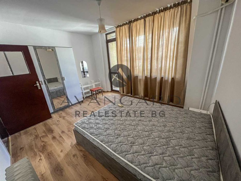 оф.23812 Тристаен обзаведен до ц.Света Петка