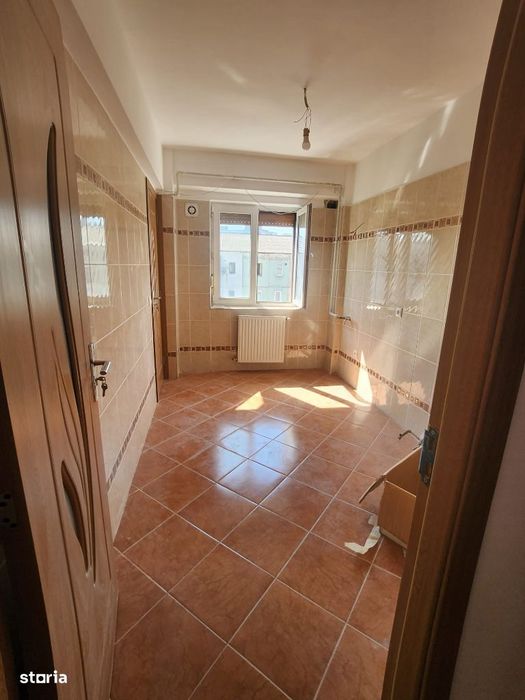 Apartament cu 4 camere  et 4 str Milcov