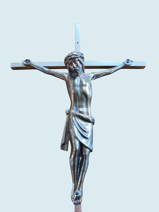 Crucifix din alamă de perete