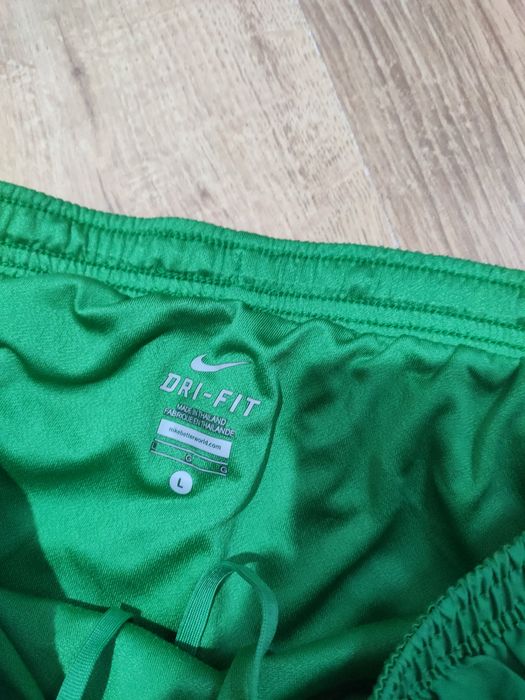 Pantaloni scurți de damă Nike Dri Fit mărimea L