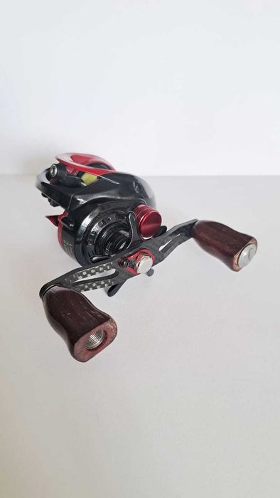 Mulineta Baitcast Tsurinoya Black Knight   si Tsurinoya XF 50