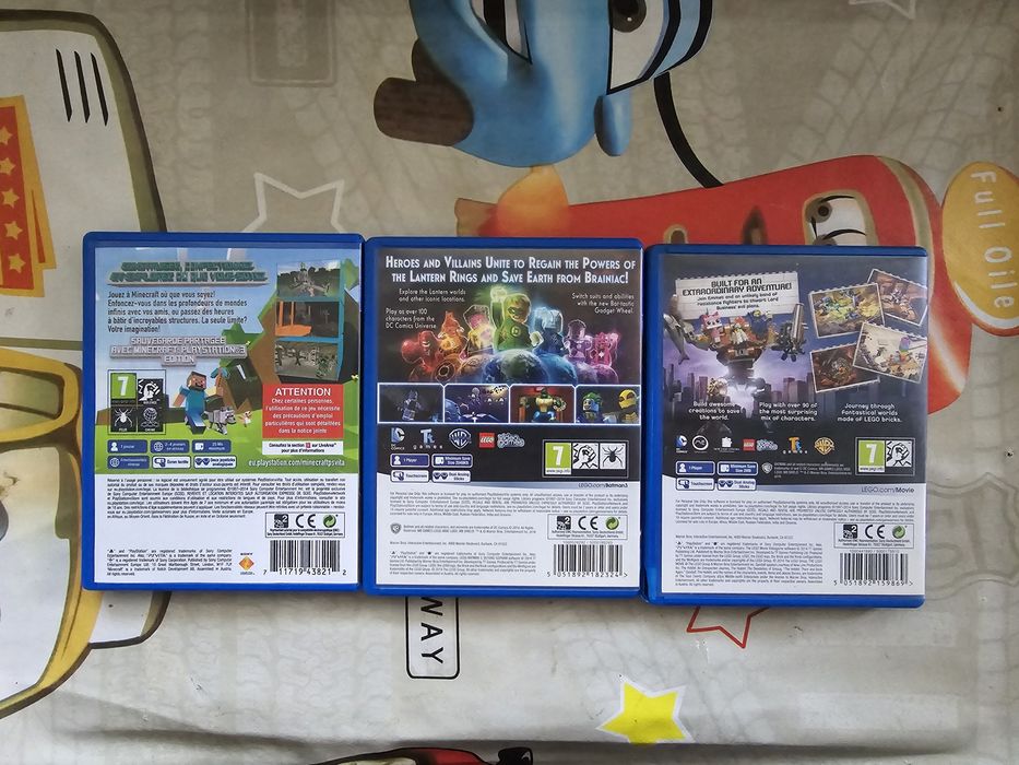 Vând Minecraft, lego movie, batman 3 pentru playstation ps vita