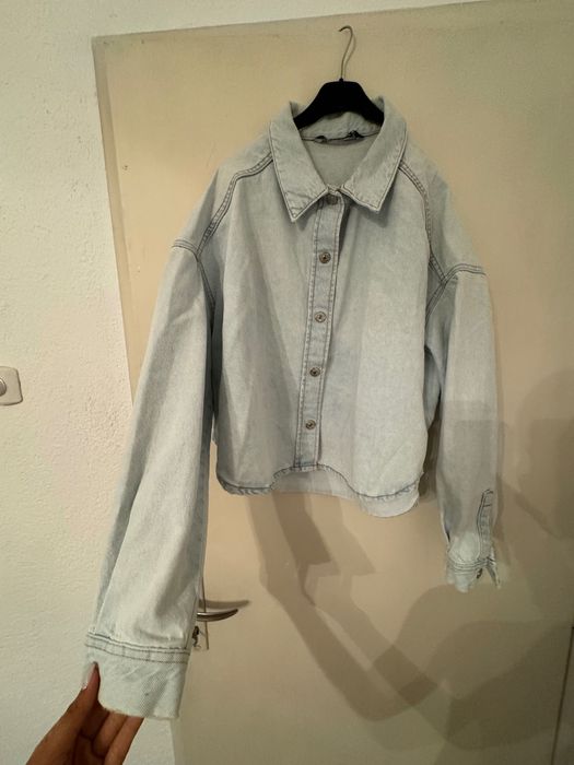 Вълнено сако на EVIS и риза на Zara