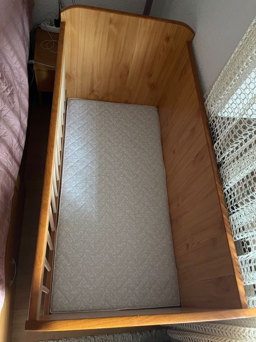 Pătuț cu sertar și saltea inclusa