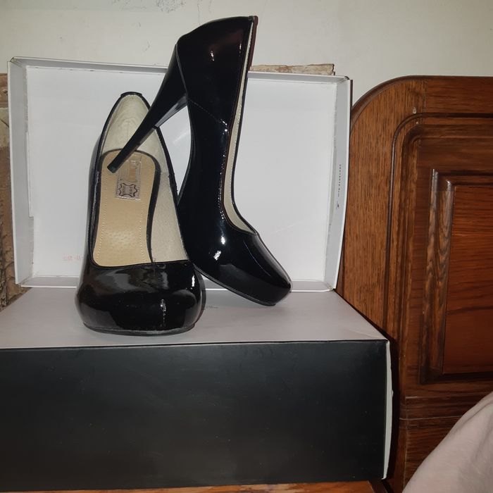 Pantofi cu toc  din piele naturală