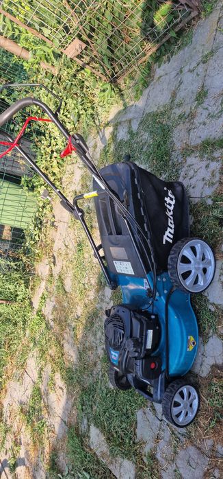 Makita tuns iarba