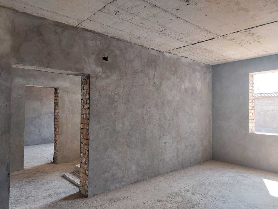 Продаётся Дом -  коробка 
3.5 соток ,8 комнат + подвал