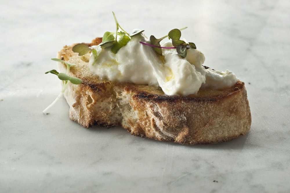 Страчателла - изысканный деликатесный сыр с доставкой