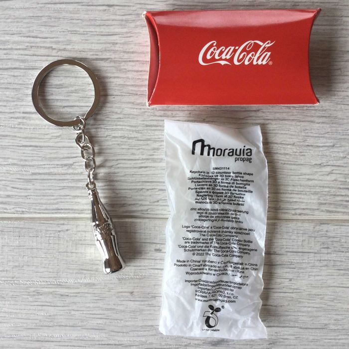 НОВ 100 % оригинален метален ключодържател на Coca Cola / Кока Кола