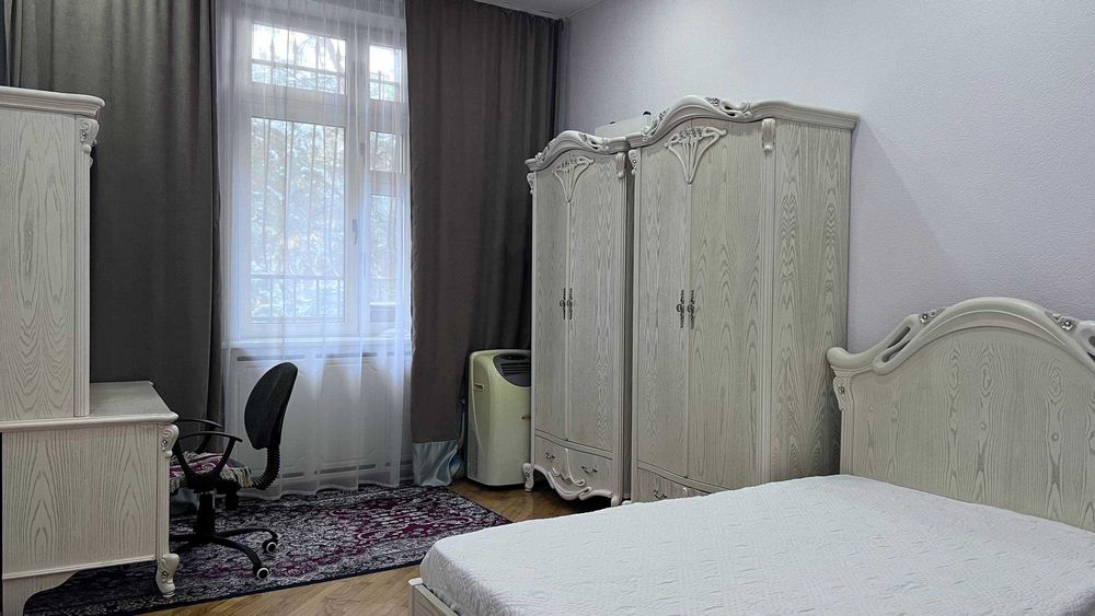 Ойбек м. (ул.Фидокор) 4 ком(попугайчики) 160 кв.м. укомплектованная