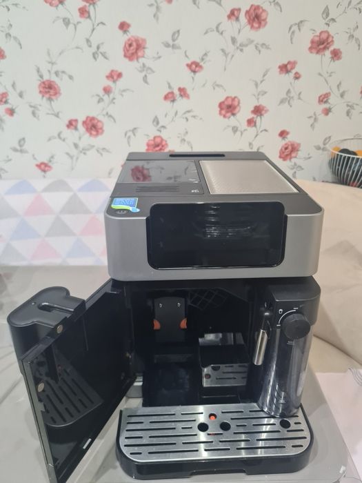 Vând espressor BEKO CEG7304X