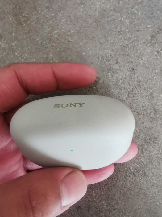 Продават се слушалки чисто нови са закупени са от Англия за 200£ паунда цена сегашна 100€