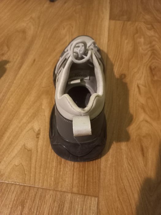 Удобни маратонки