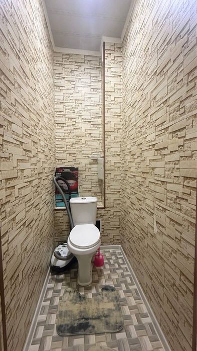 Yashashga tayyor 1 xonalik uy 90% jihozlari bilan sotiladi