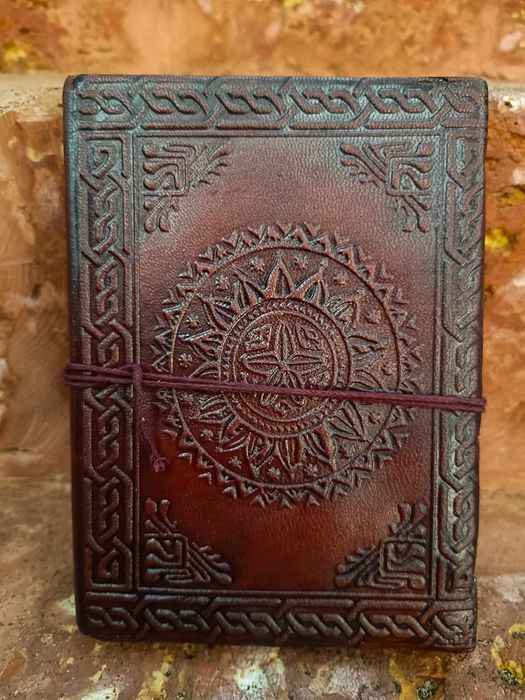 Jurnal Handmade din Piele - Coperta cu Cristal