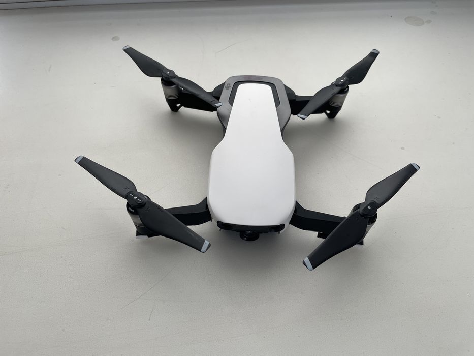 Продам квадрокоптер ( дрон ) dji mavic air (U11x)